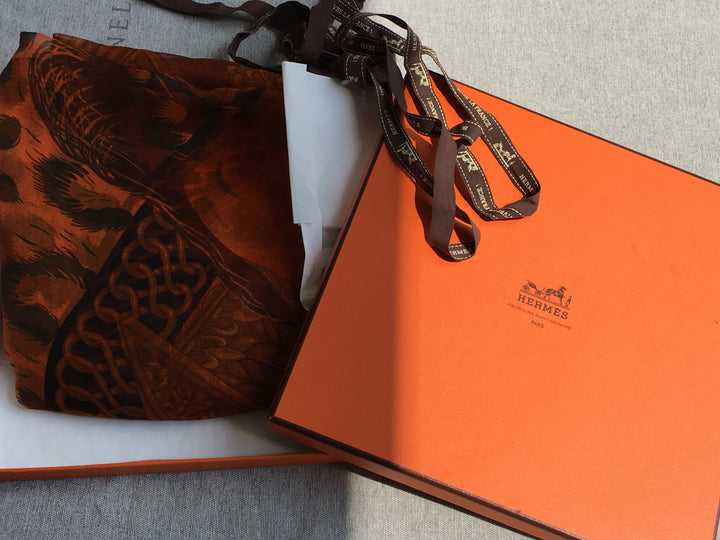 Hermès Casques Et Plumets Mousseline scarf silk twill Shawl 140 cm x 140 cm Ladies