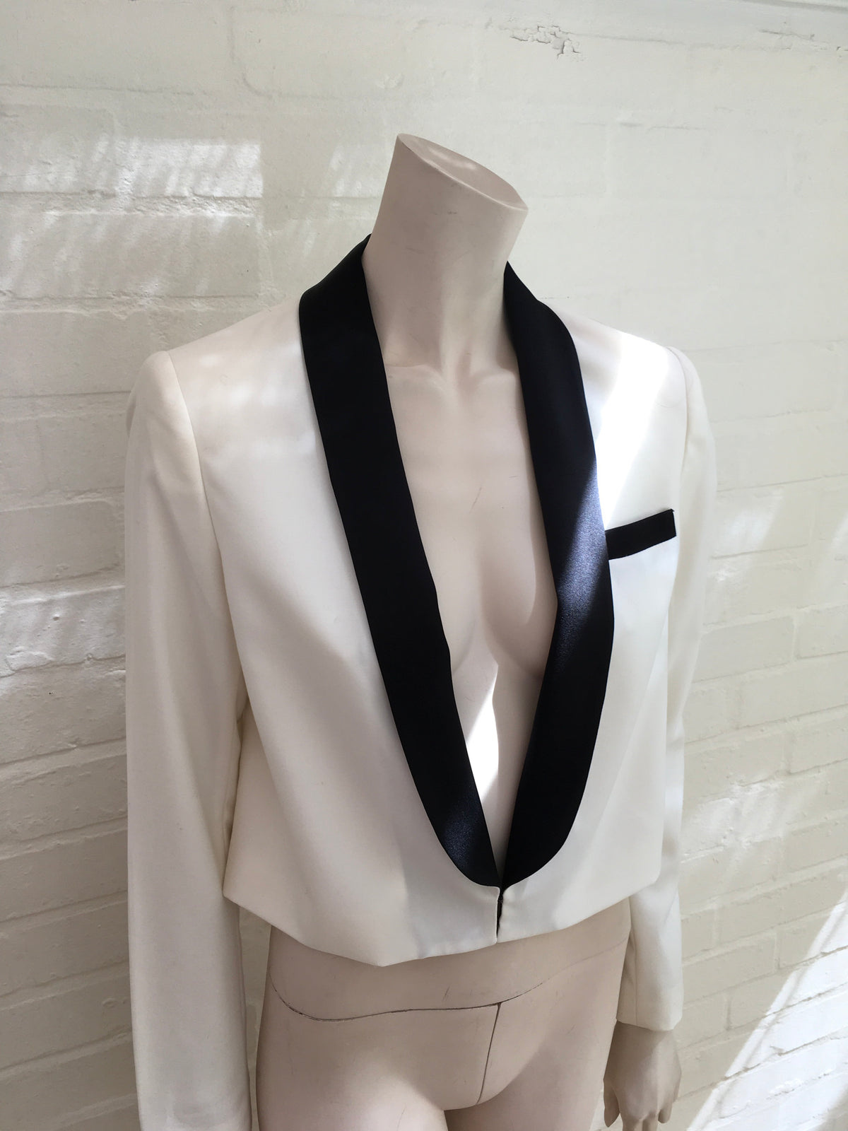 Amazing Rare Racil Ivory Dallas Wool Cropped Tuxedo Jacket Ladies