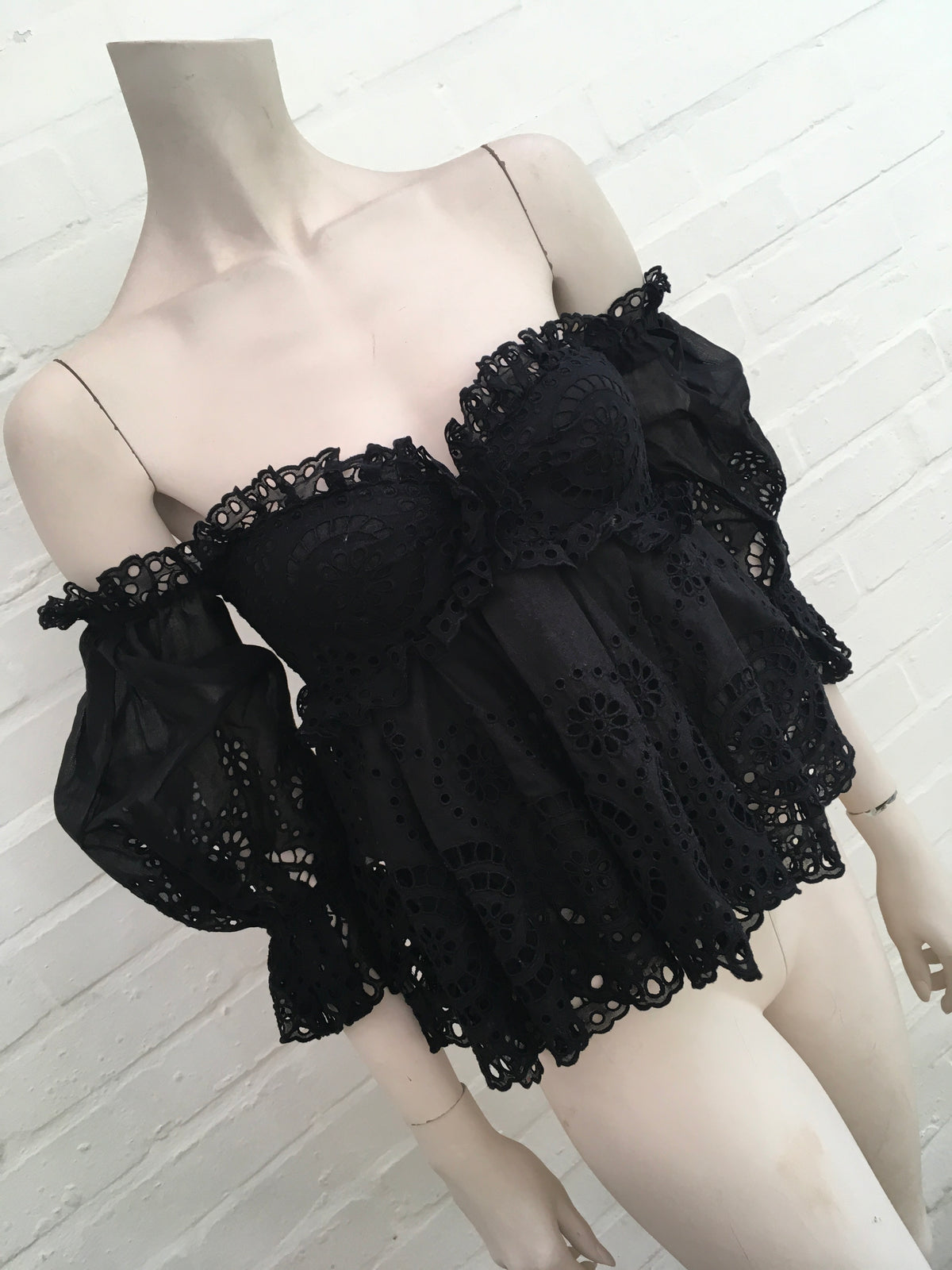 Tom Ford Broderie Anglaise Off The Shoulders Top MOST WANTED Size I 40 UK 8 S ladies