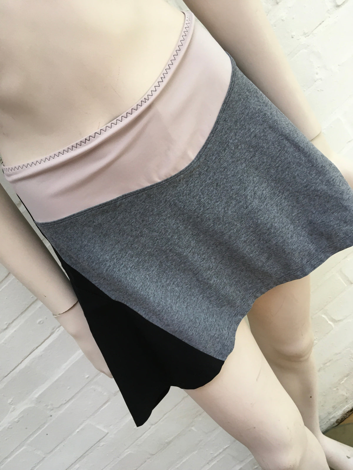 Sapopa Italia grey pink skirt shorts size XS ladies