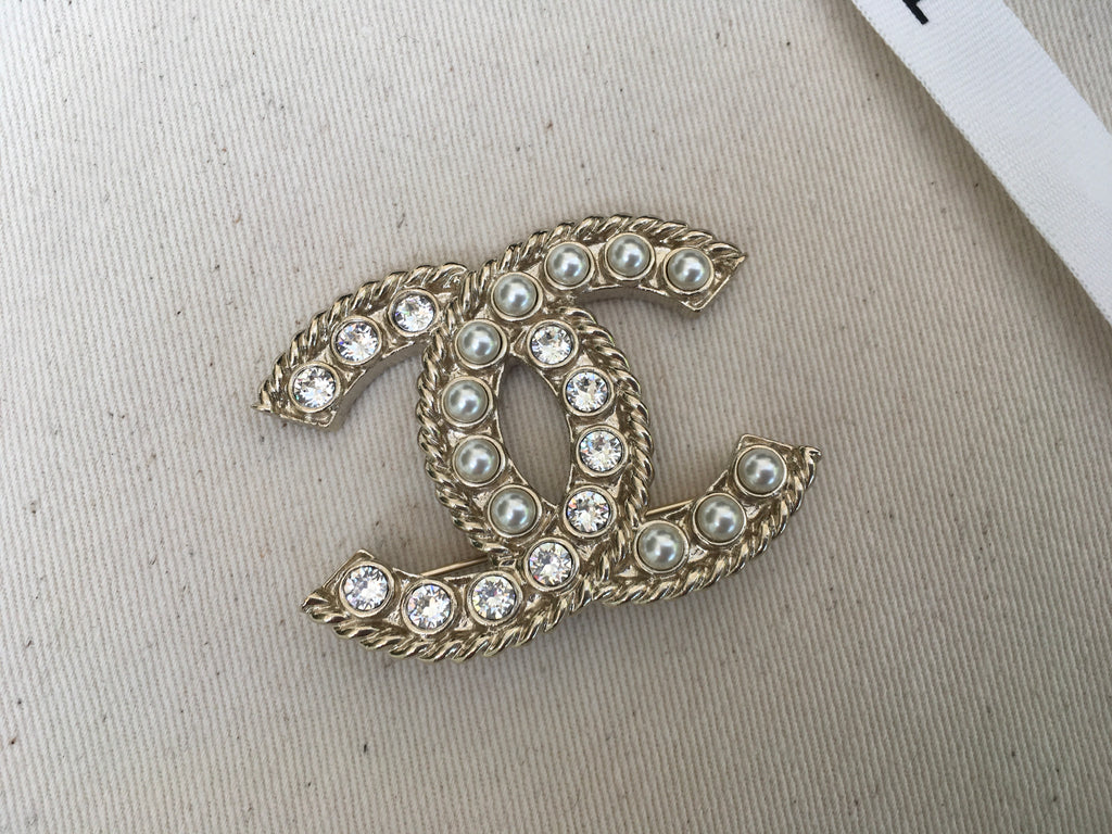CHANEL Limited Edition 2020 Pearl Crystal CC XL Brooch Gold Pearly Whi –  Afashionistastore