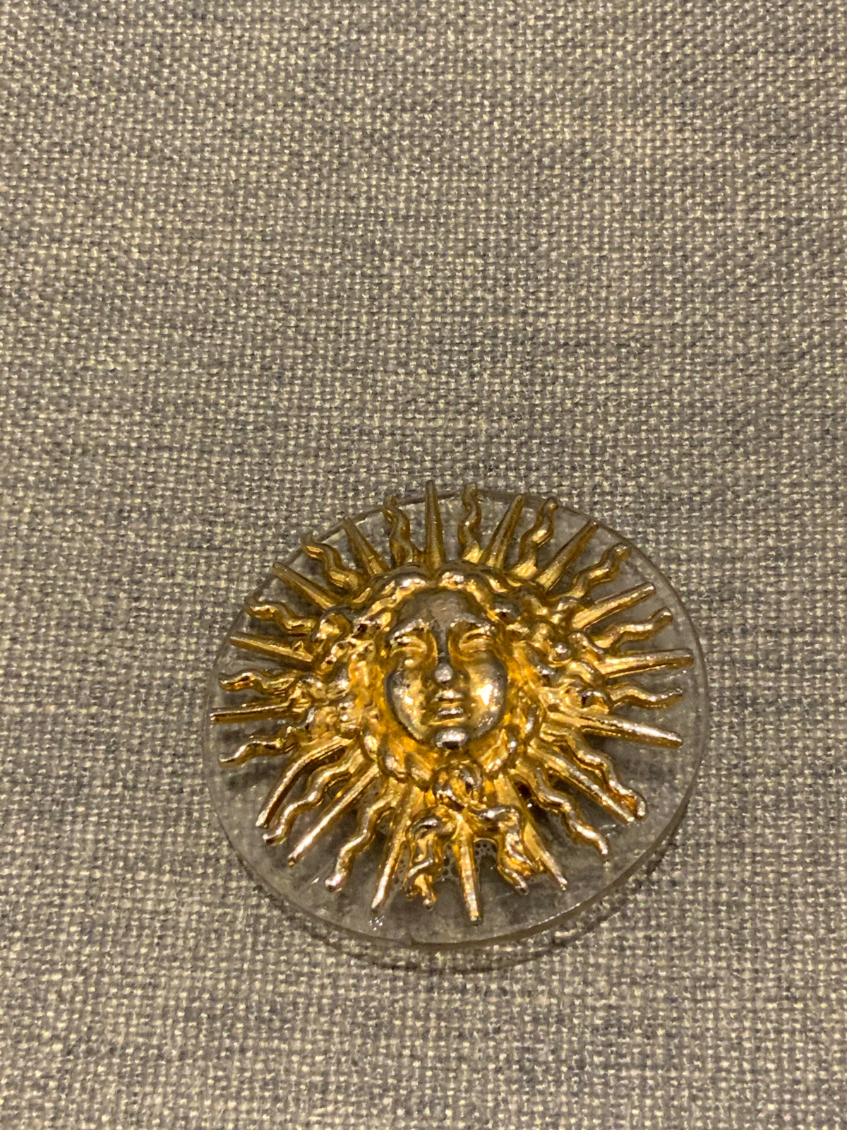 CHANEL SOLD OUT Circa 1990 Karl Lagerfeld Le Roi Soleil gilt and resin earrings ladies