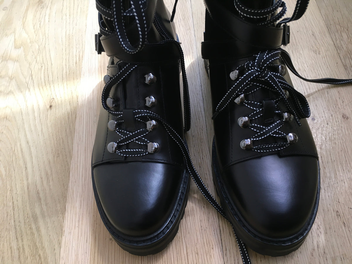Valentino Garavani Rockstud Black Leather Combat Lace Up Boot Size 39 1/2 UK 6.5 ladies
