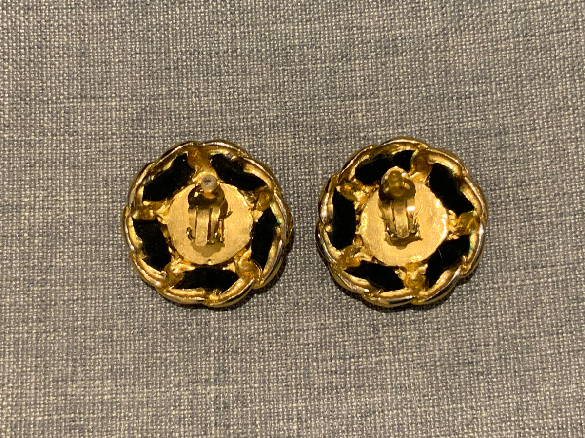 CHANEL SOLD OUT Circa1980' Karl Lagerfeld clip on earrings leather & faux pearl ladies