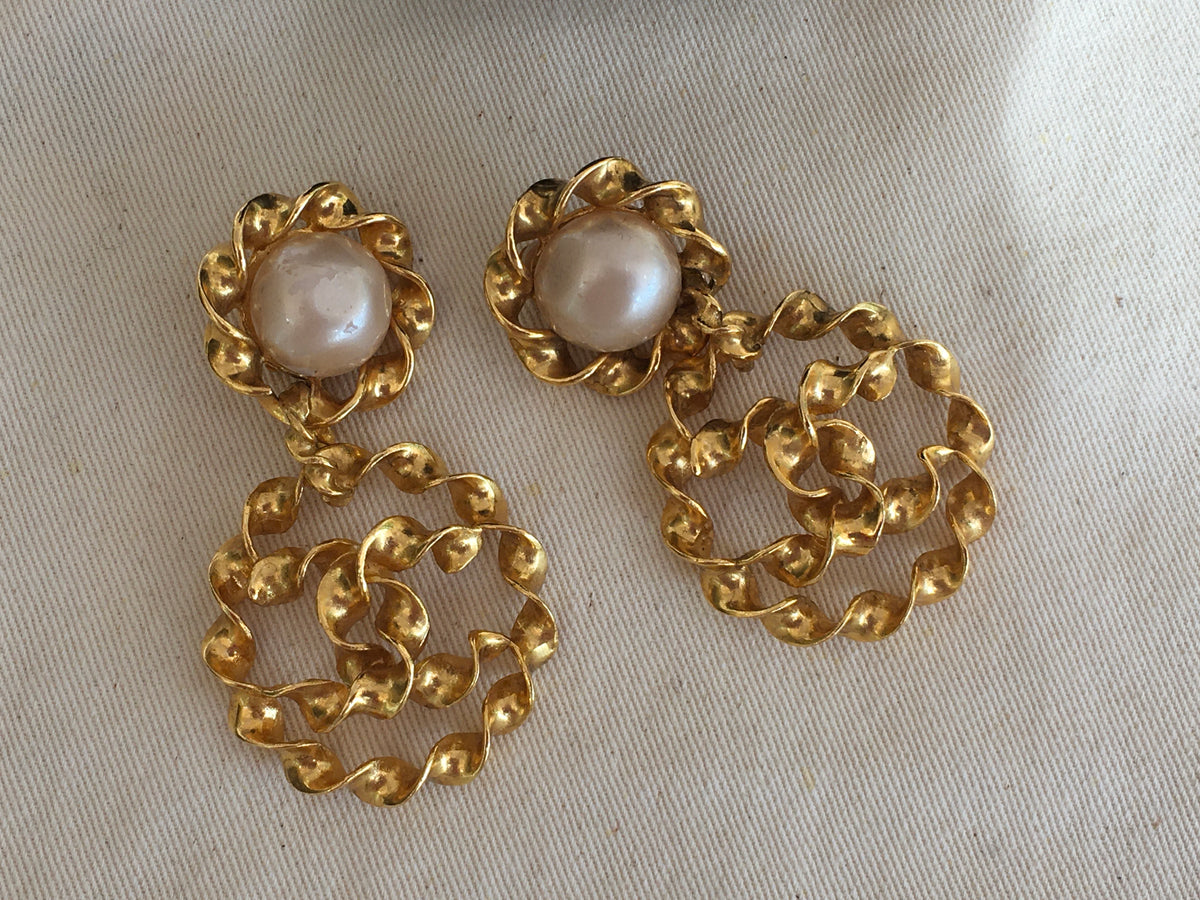 Chanel CC Twist Gold Faux Pearl Drop Earrings 1994 Vintage Huge Amazing LADIES