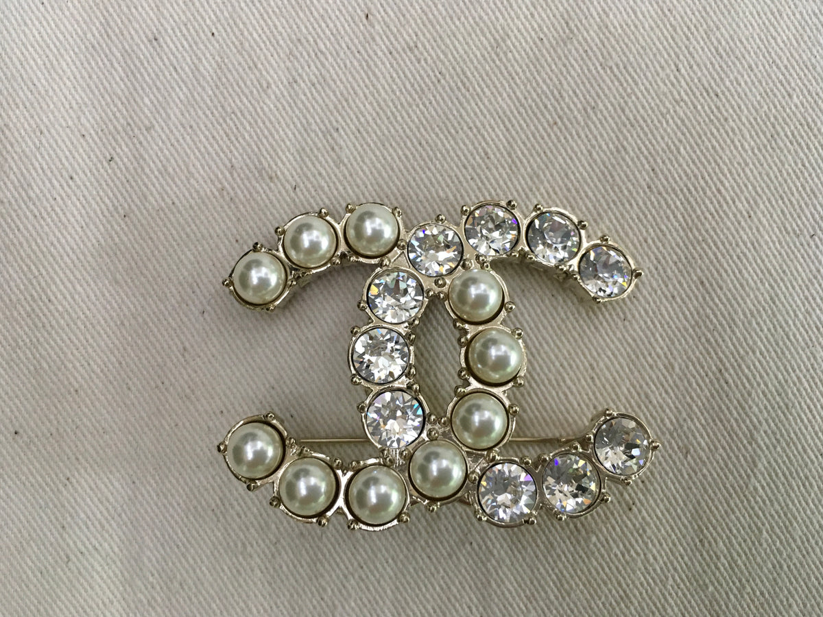 CHANEL Limited Edition 2020 Pearl Crystal CC XL Brooch Gold Pearly White ladies