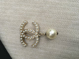 CHANEL LOGO CC 11A 2011 FAUX PEARL DROP BROOCH PIN JUST AMAZING Ladies