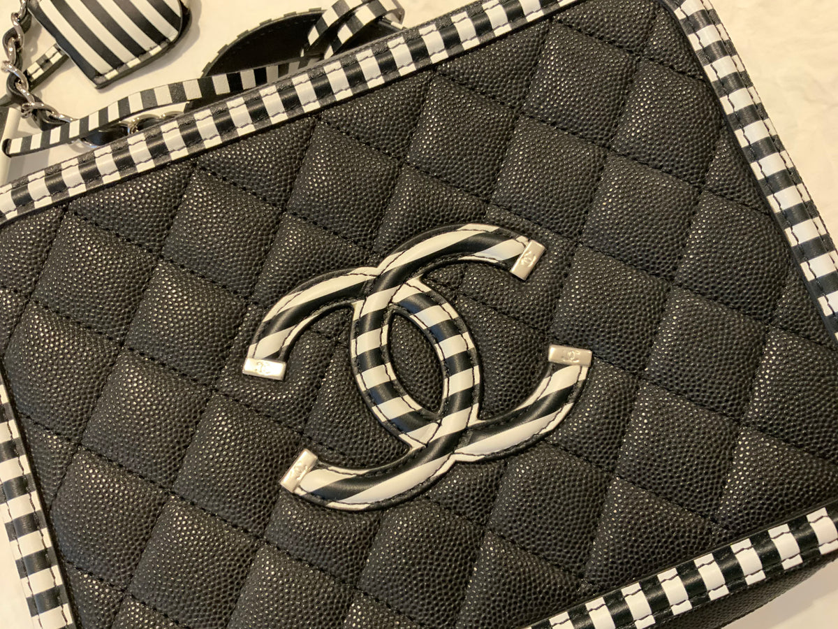 CHANEL 2019 Caviar Quilted Striped Medium CC Filigree Vanity Case Black White ladies