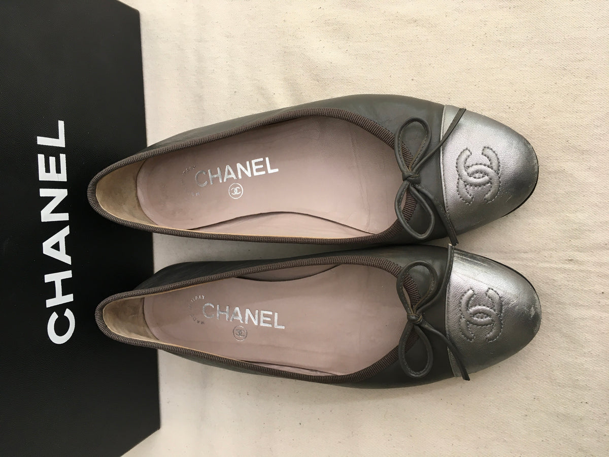 CHANEL LIMITED EDITION CC SILVER GREY FLATS SHOES SIZE 36 UK 3 US 6 £945
