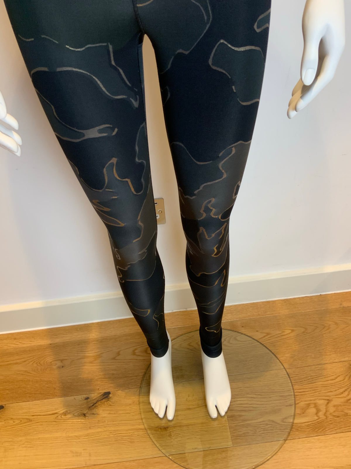 Noli Yoga Liquid Studio Leggings - Gold Guerra Women's Size XS ladies