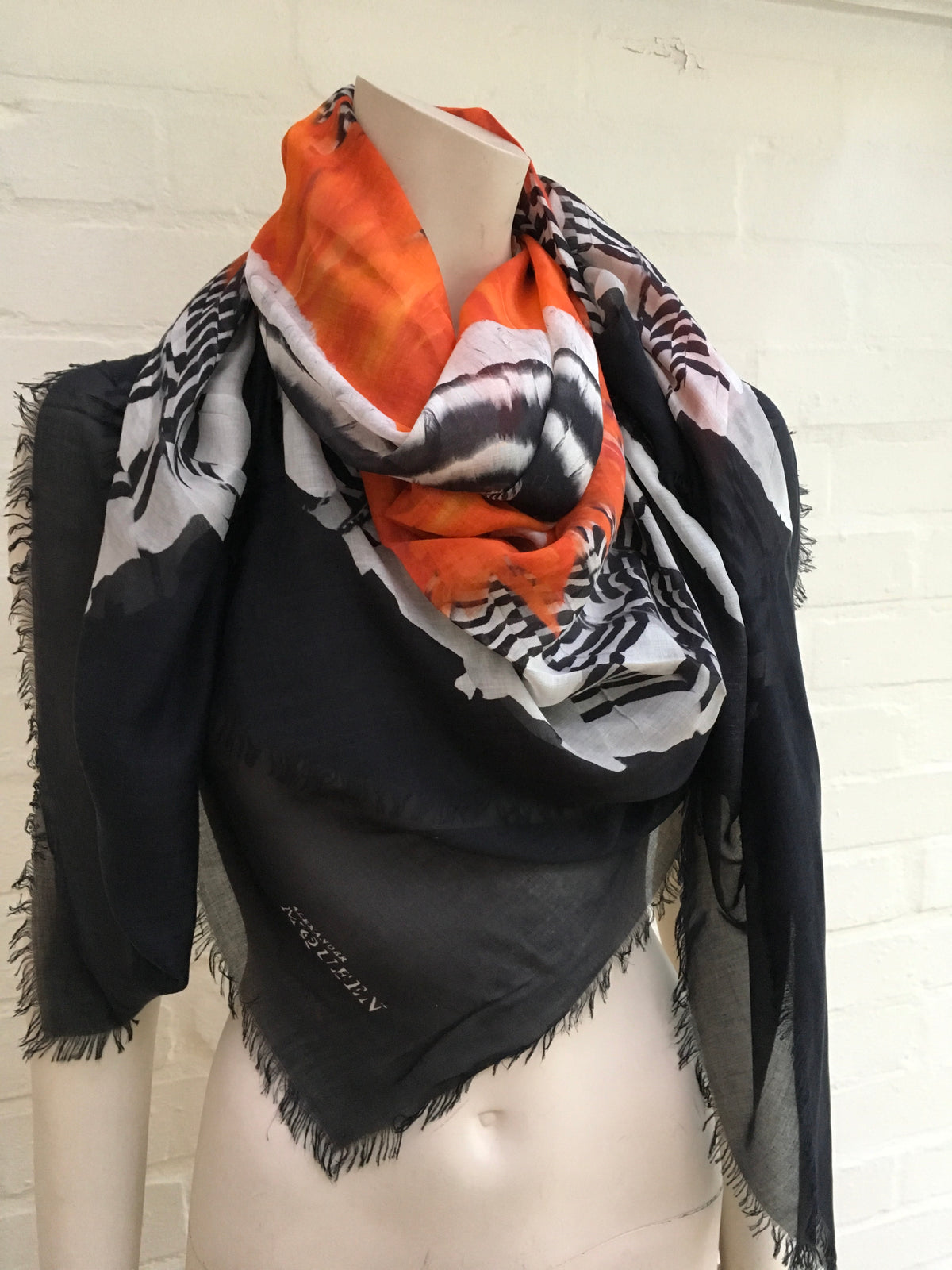 ALEXANDER MCQUEEN KNITTED FEATHER SKULL PRINT SILK BLEND SCARF AMAZING Ladies