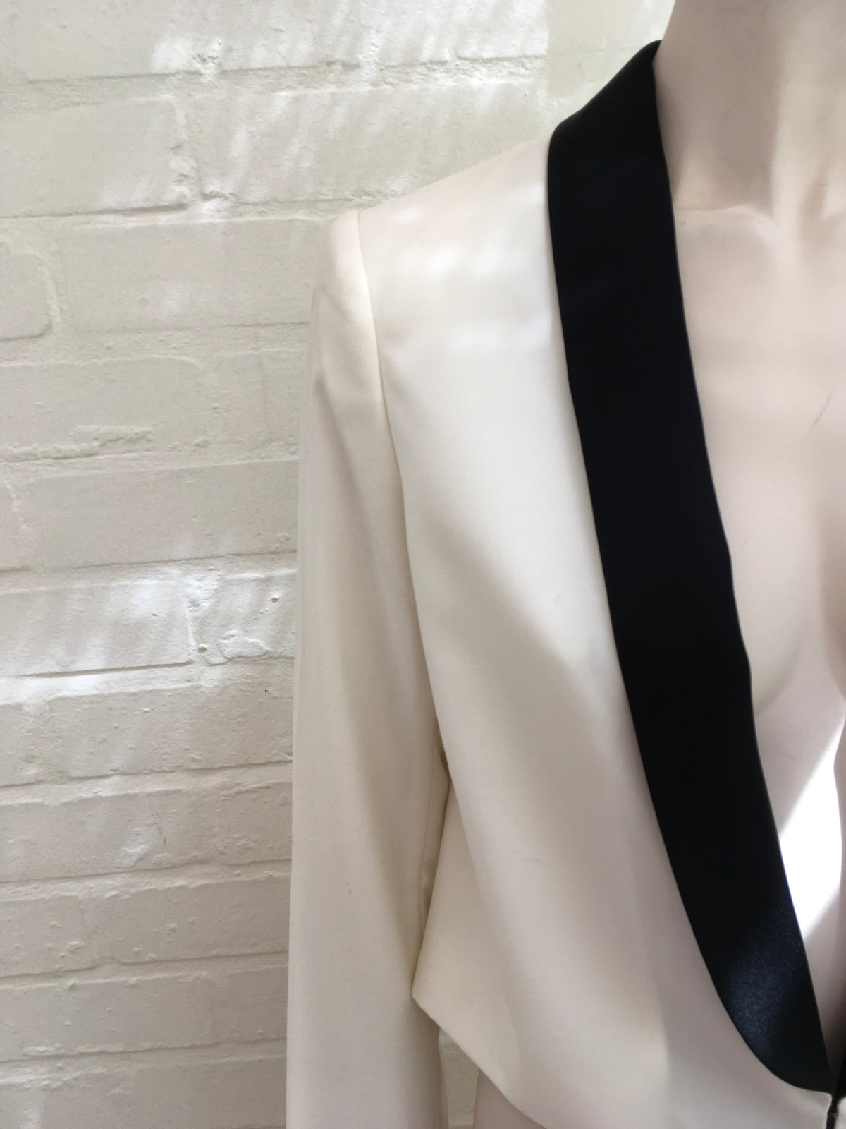 Amazing Rare Racil Ivory Dallas Wool Cropped Tuxedo Jacket Ladies