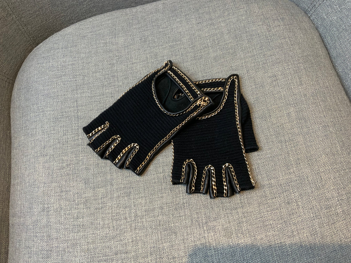 CHANEL Lamb Leather Sheepskin Gold Chain Fingerless Gloves Size 7 1/2 ladies