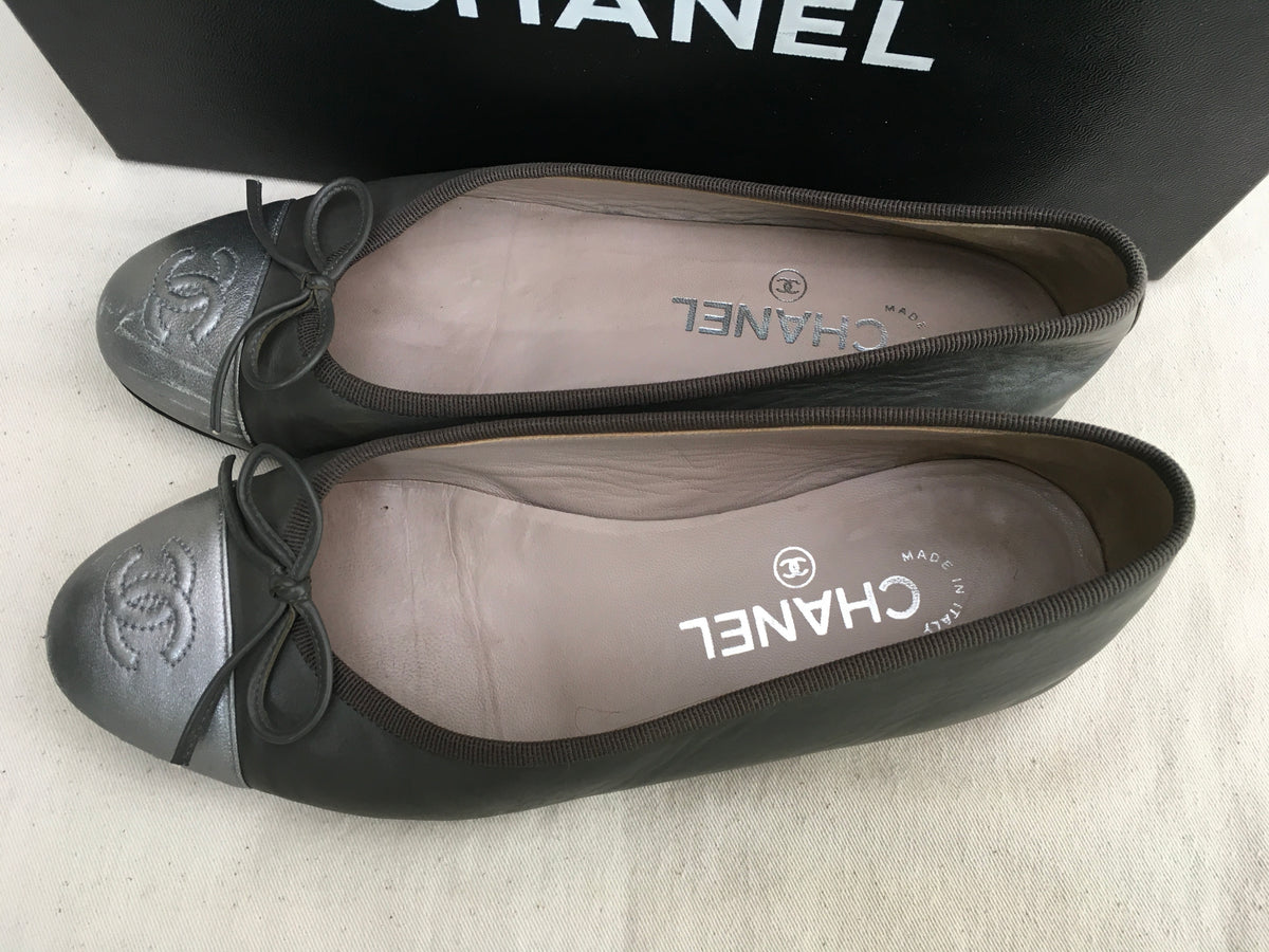 CHANEL LIMITED EDITION CC SILVER GREY FLATS SHOES SIZE 36 UK 3 US 6 £945
