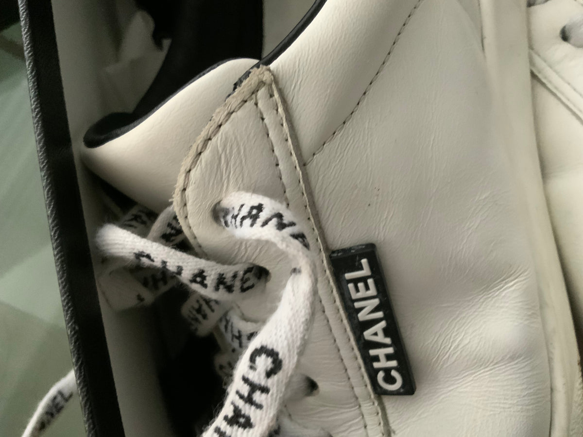 CHANEL logo pull tab lace-up sneakers trainers 2020 Size 37 1/2 UK 4.5 US 7.5. ladies