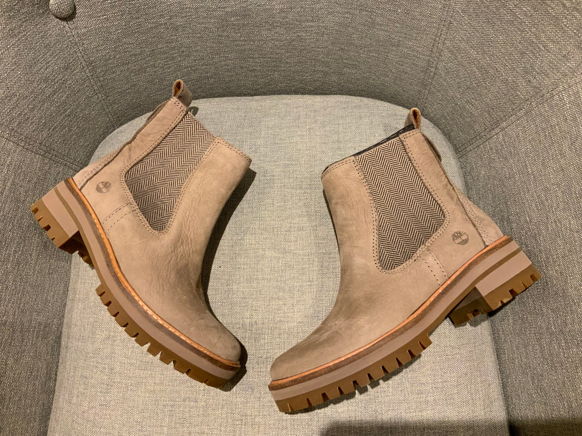 Timberland Courmayeur Valley Chelsea A1RRK 929 Taupe Nubuck Boots Sz 38 UK 5 US7 ladies