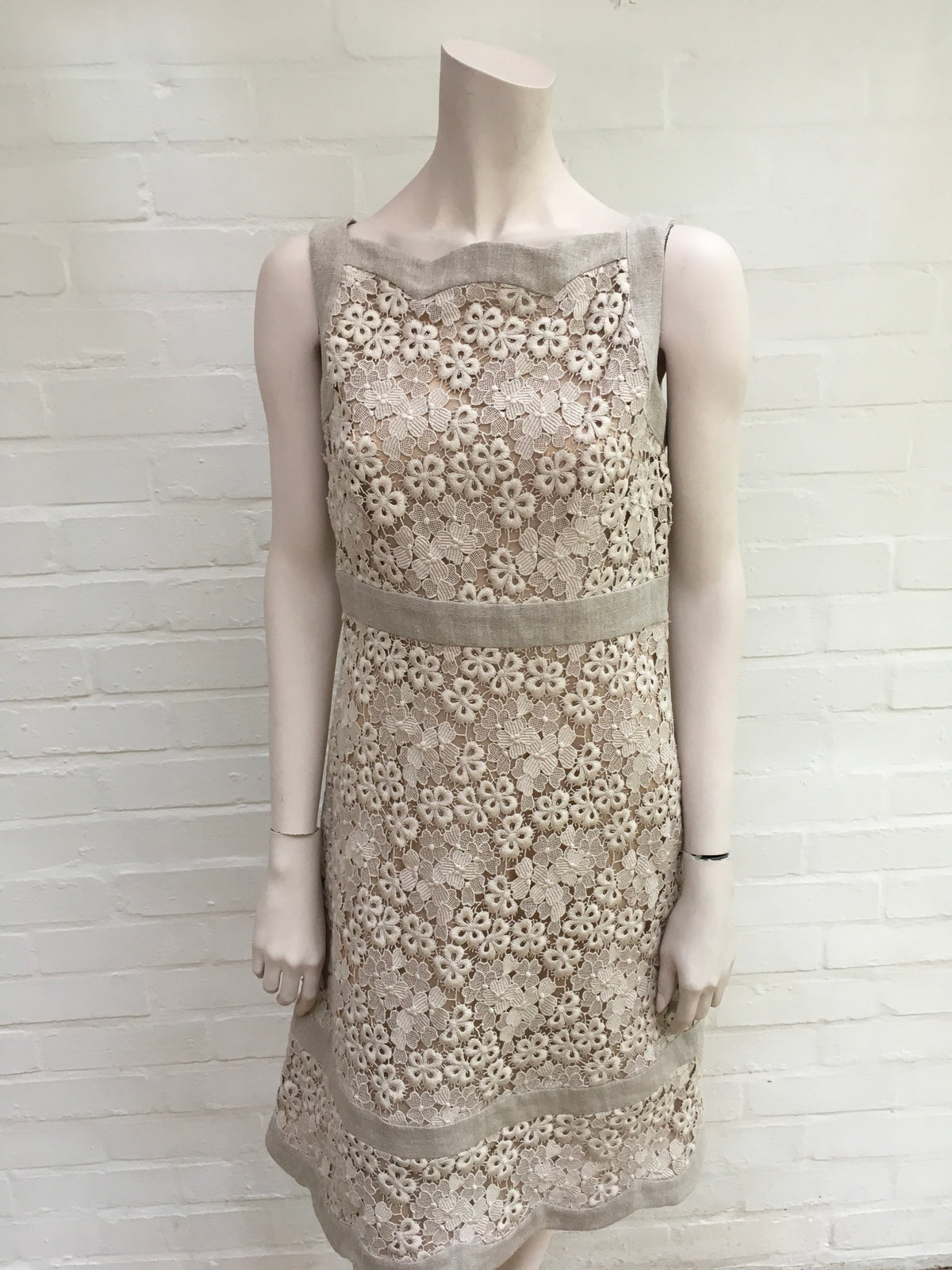 Valentino Cotton-blend broderie anglaise and linen Dress Elegant Ladies