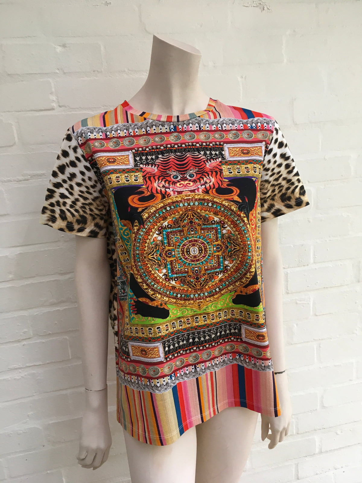 ETRO Milano Dragon Print T shirt Size I 40. Ladies