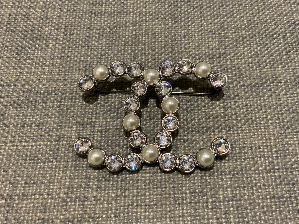 CHANEL CC 2020 Pearl Crystal Bright Young Things CC Brooch Silver ladies