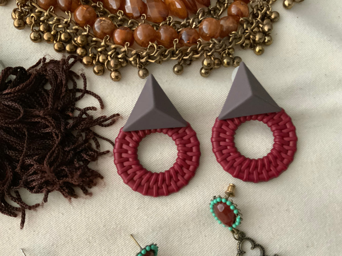 Lot of custom modern jewellery earrings, necklaces, bracelets ladies