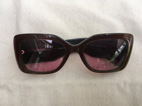 chanel sunglasses with logo on side box