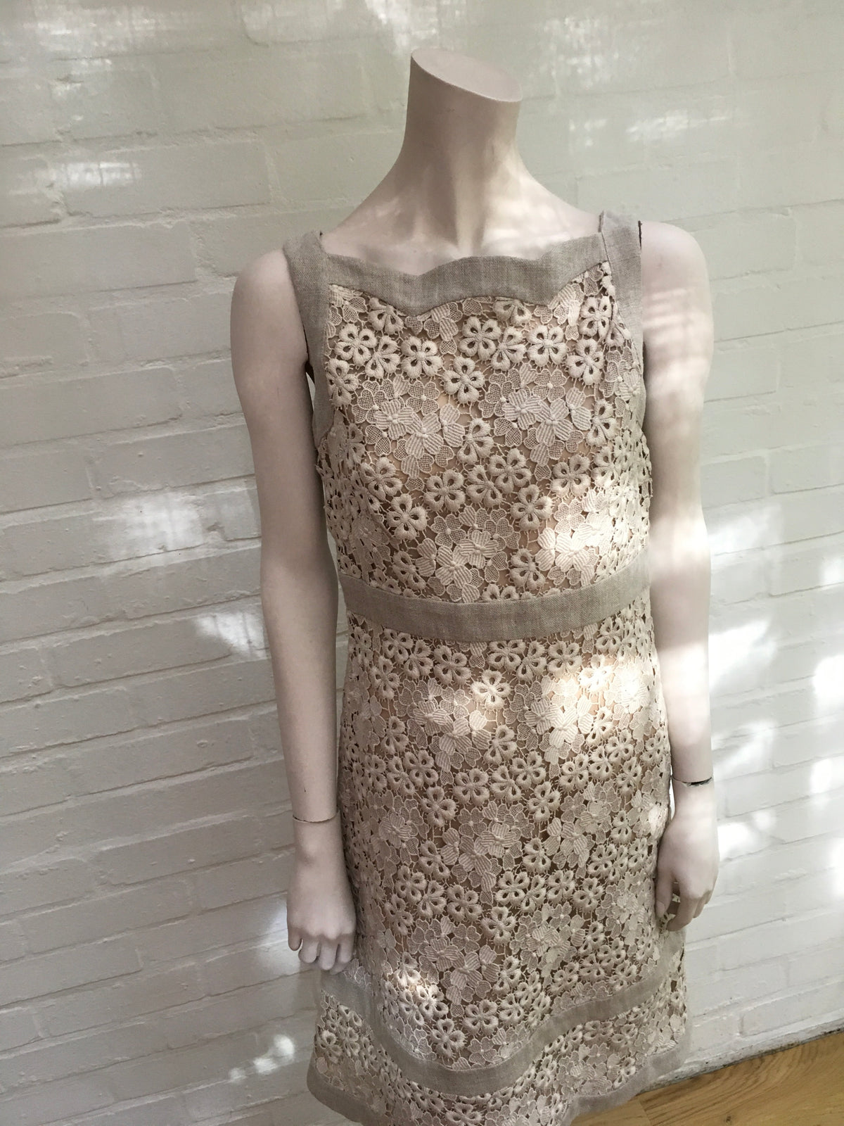 Valentino Cotton-blend broderie anglaise and linen Dress Elegant Ladies