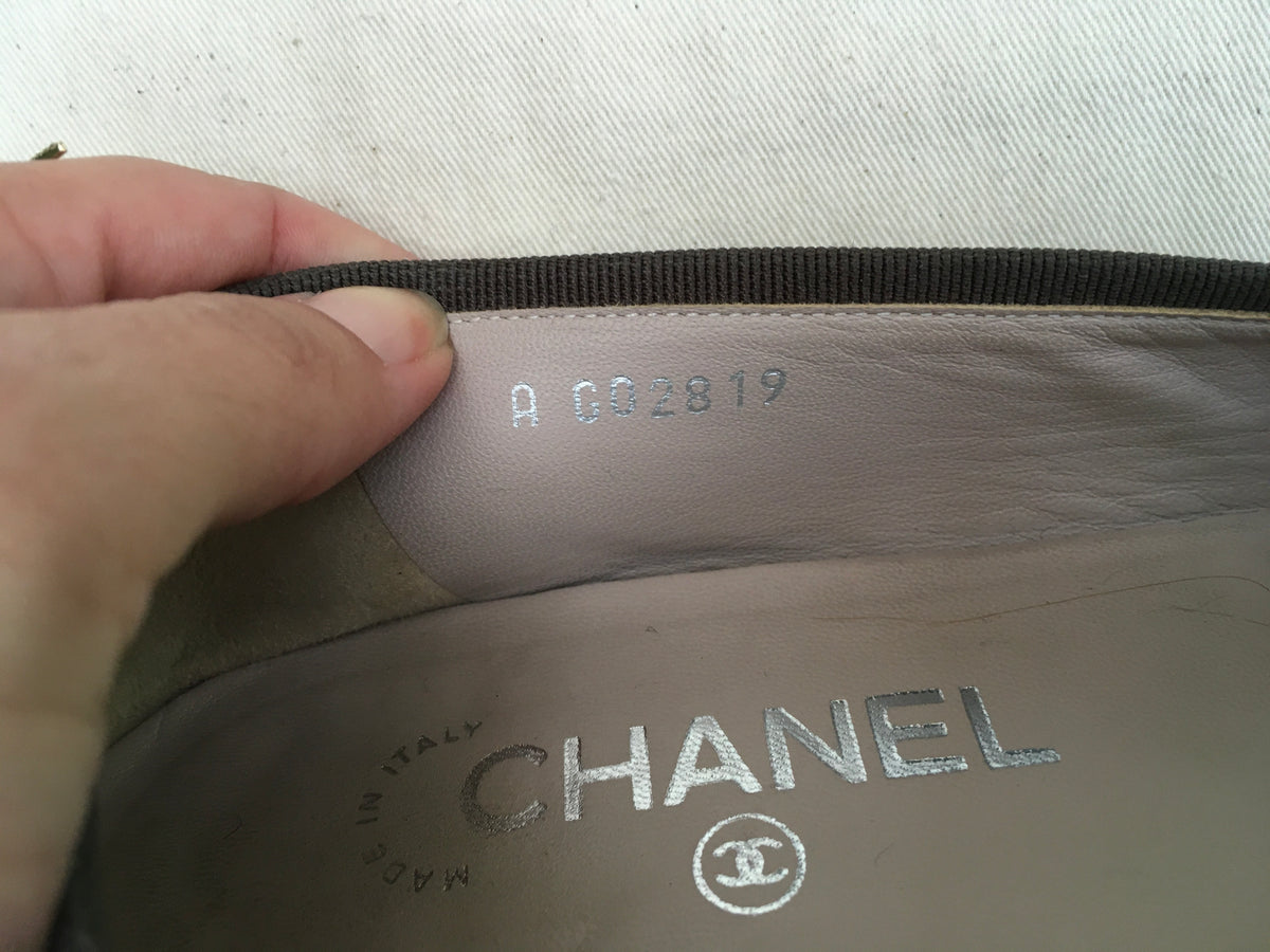 CHANEL LIMITED EDITION CC SILVER GREY FLATS SHOES SIZE 36 UK 3 US 6 £945
