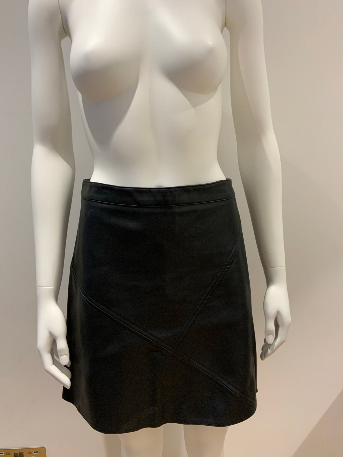ZARA WOMAN MINI BLACK FAUX LEATHER SKIRT Size M MEDIUM ladies