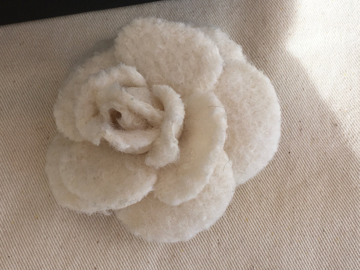 CHANEL CAMELLIA WOOL FLOWER BROOCH Ladies
