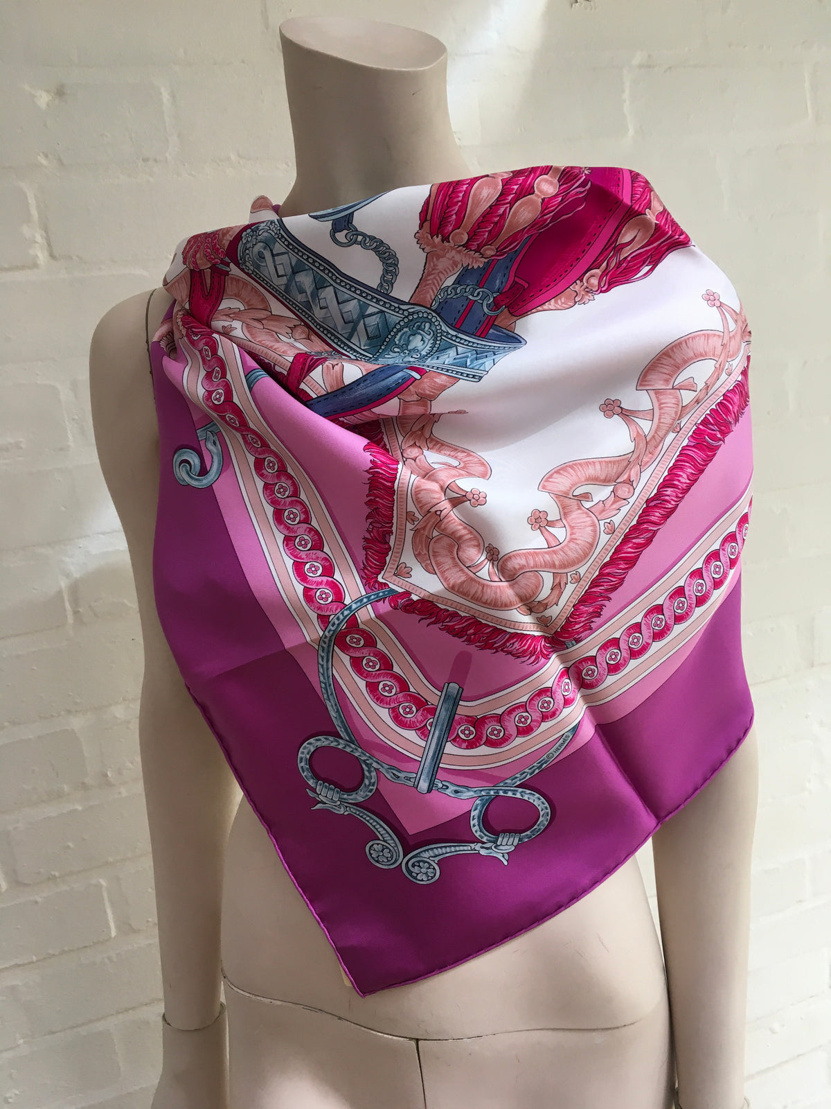 Hermès HERMES Pink Silk Bride De Cour Scarf 90 ladies