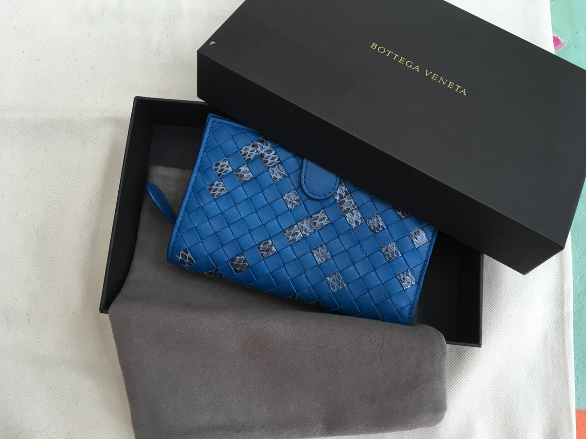 Bottega Veneta CONTINENTAL WALLET IN PEACOCK INTRECCIATO NAPPA AND AYERS LADIES