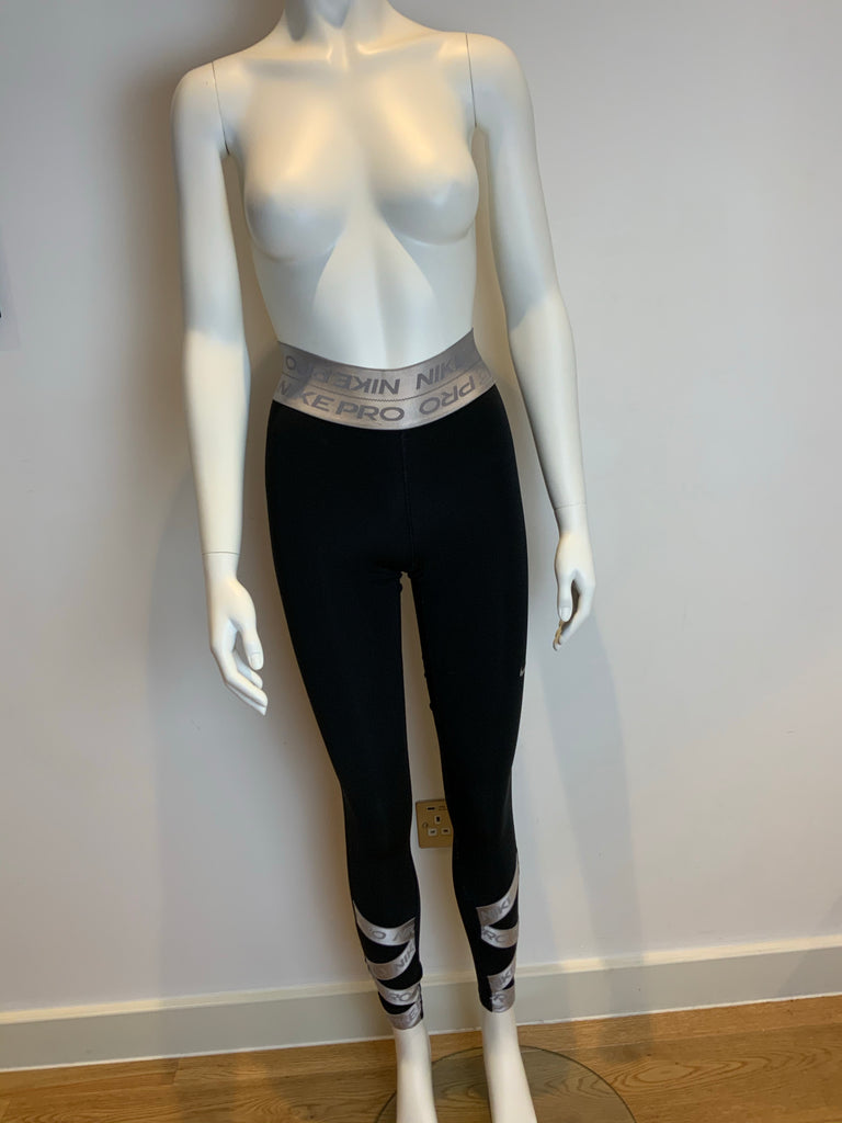 Nike Sportswear Women's 7/8 Tights Black / Metallic Silver Size XS lad –  Afashionistastore