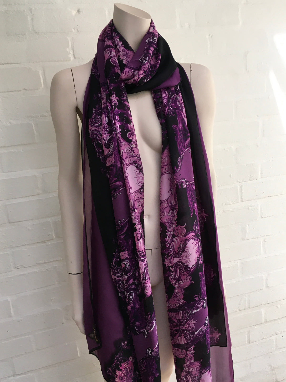 Roberto Cavalli RUNAWAY LARGE PAROTS PRINT SILK SCARF SHAWL AMAZING ladies