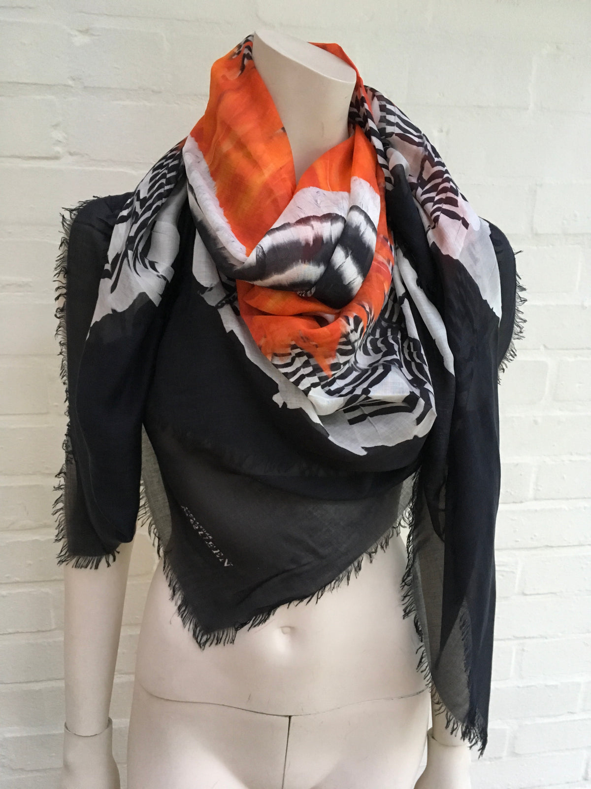ALEXANDER MCQUEEN KNITTED FEATHER SKULL PRINT SILK BLEND SCARF AMAZING Ladies