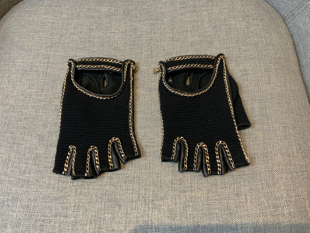 CHANEL Lamb Leather Sheepskin Gold Chain Fingerless Gloves Size 7 1/2 ladies