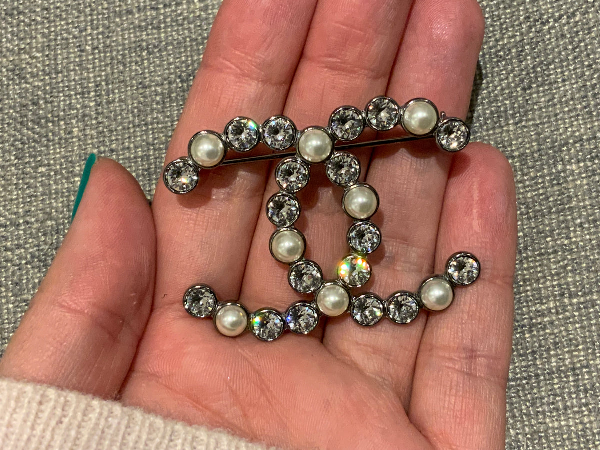 CHANEL CC 2020 Pearl Crystal Bright Young Things CC Brooch Silver ladies