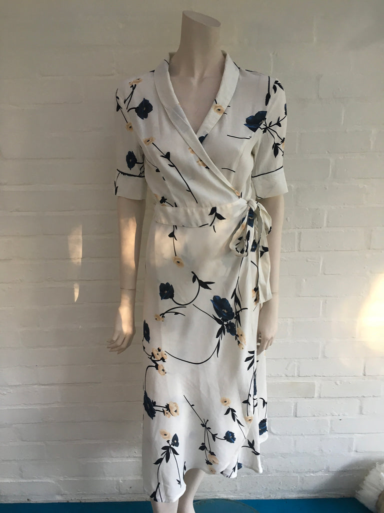 Ganni Dalton Crepe Vanilia Kimono Wrap Dress Ladies Afashionistastore Ganni Dalton Crepe Vanilia Kimono Wrap Dress Ladies Afashionistastore
