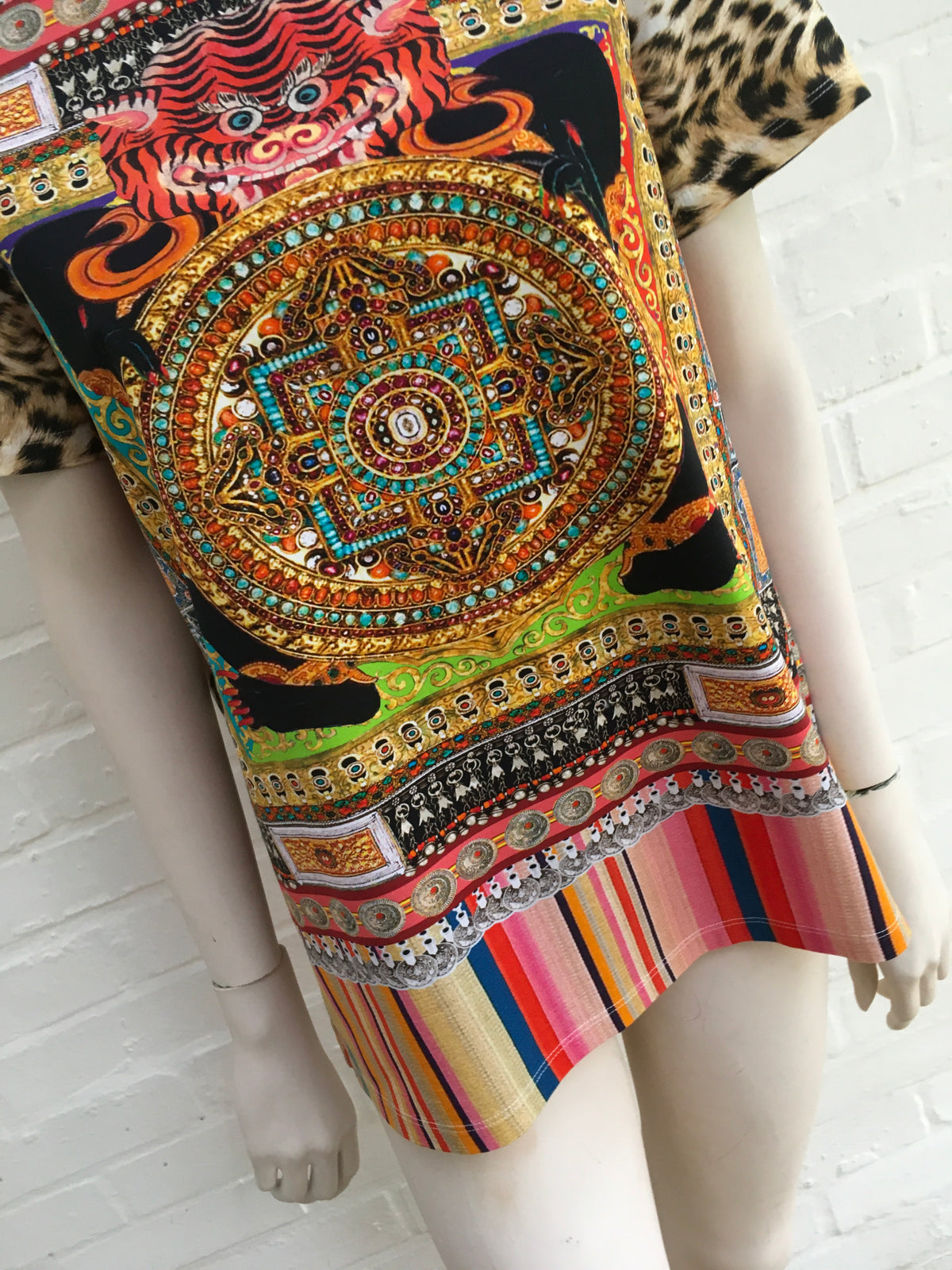 ETRO Milano Dragon Print T shirt Size I 40. Ladies