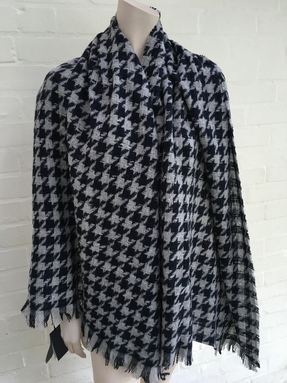 ARMANI JEANS Navy Blue & Grey houndstooth wool knit Cozy Scarf Shawl ladies