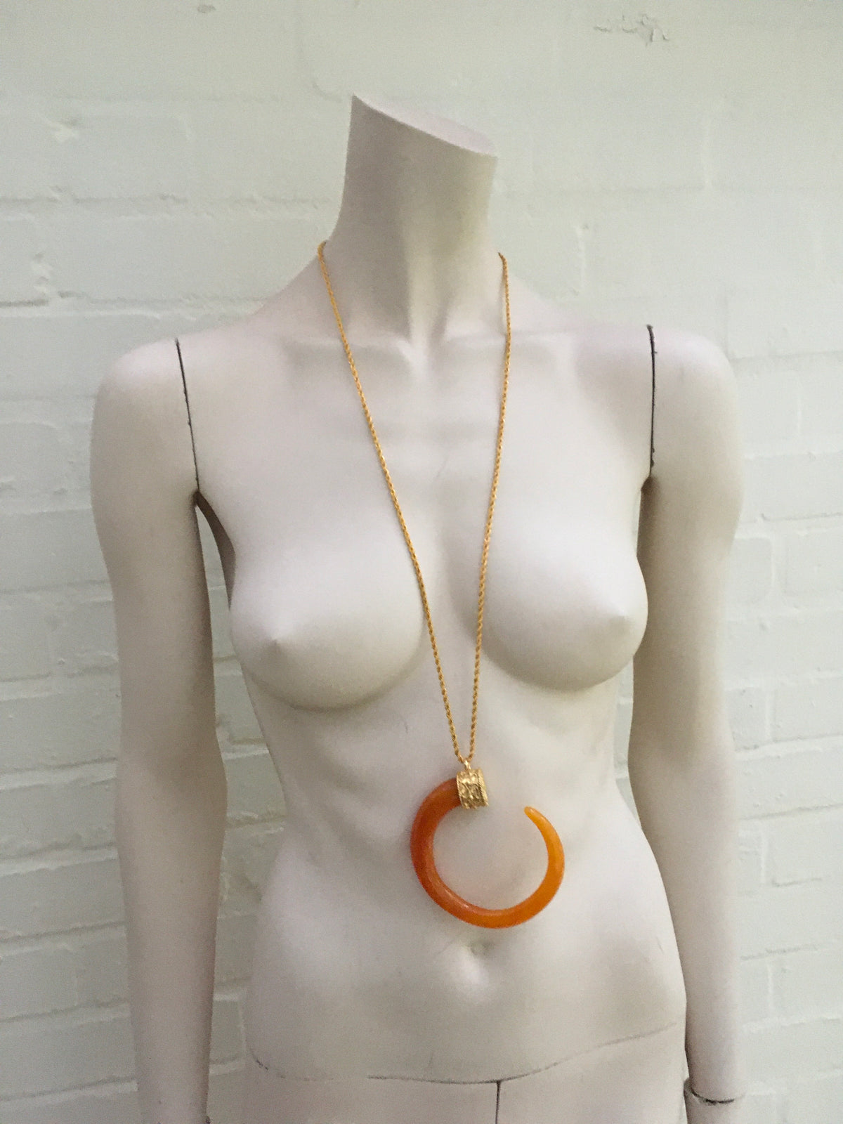 Kenneth Jay Lane Resin Tusk Pendant Necklace Chain Ladies