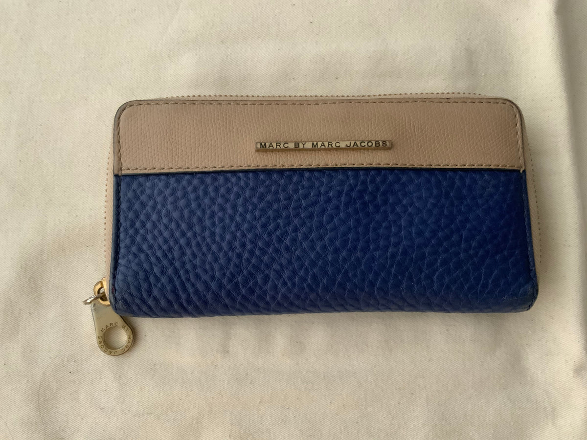 Marc by Marc Jacobs Two Colors Navy Blue Beige Leather Zipper Wallet ladies