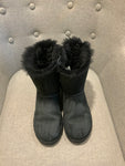 UGG SHORT BAILEY BOW II BLACK WATER-RESISTANT SUEDE FUR BOOTS SIZE US 7 UK 5 38 ladies