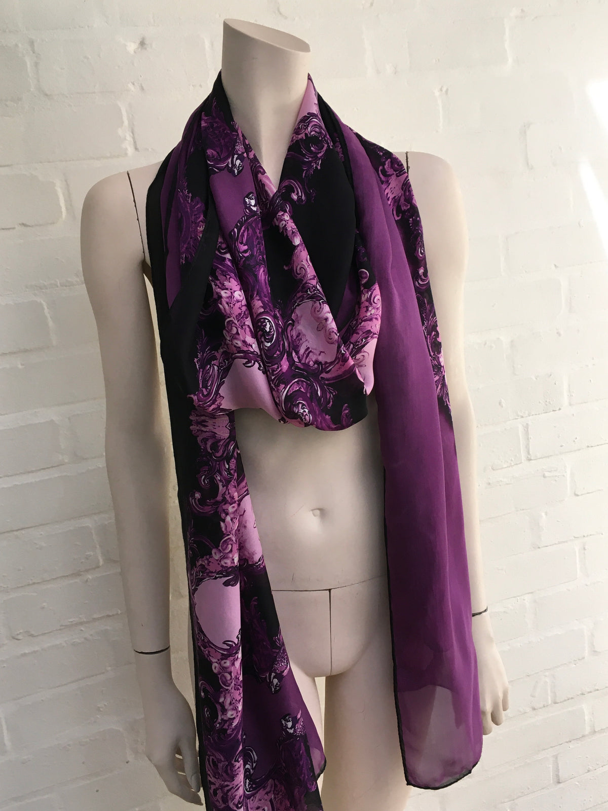 Roberto Cavalli RUNAWAY LARGE PAROTS PRINT SILK SCARF SHAWL AMAZING ladies