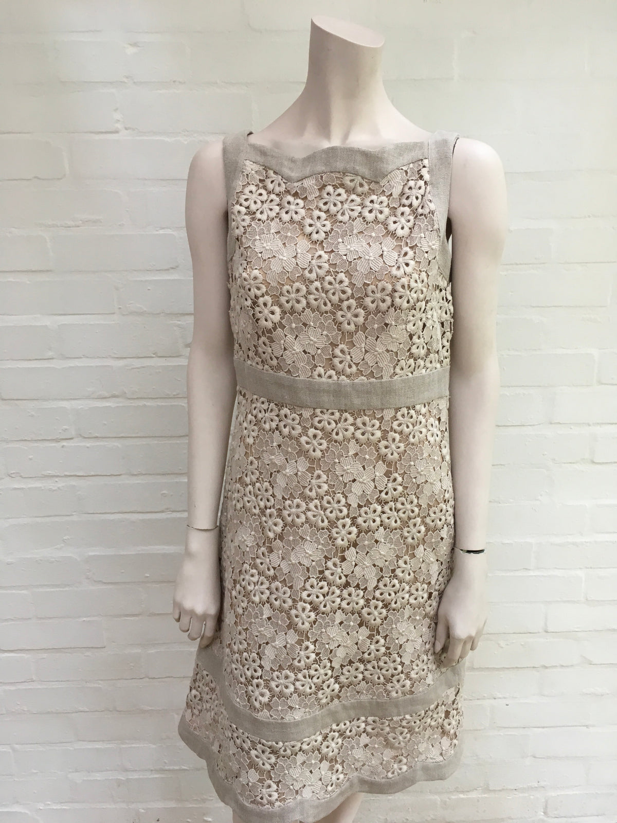Valentino Cotton-blend broderie anglaise and linen Dress Elegant Ladies