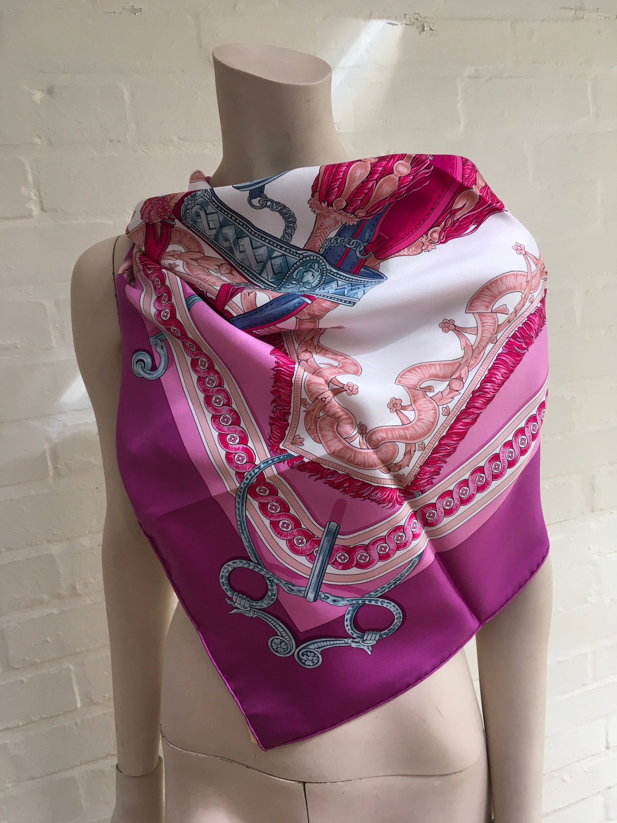 Hermès HERMES Pink Silk Bride De Cour Scarf 90 ladies