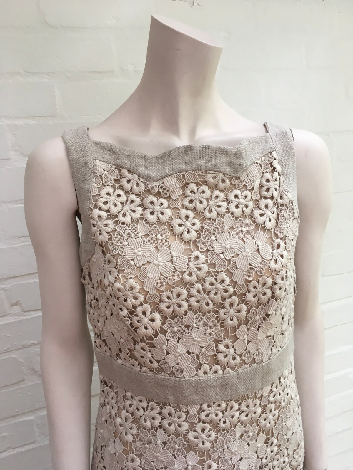 Valentino Cotton-blend broderie anglaise and linen Dress Elegant Ladies