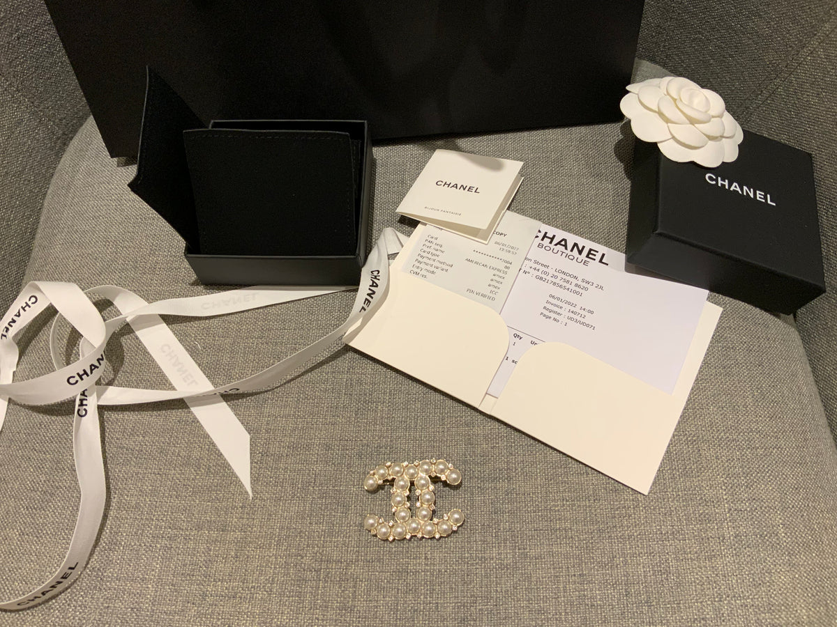 CHANEL CC 2021 Crystal Pearls Brooch Gold 11.1 g ladies