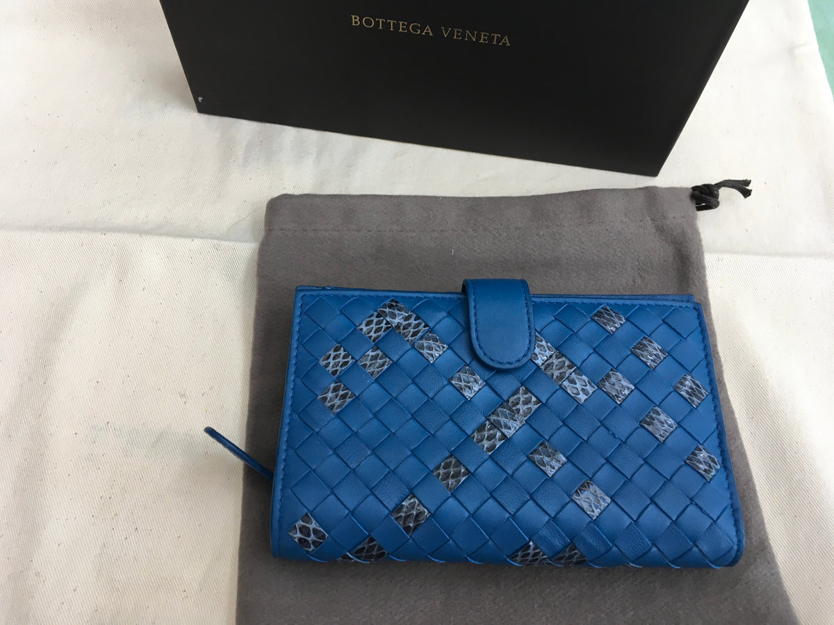 Bottega Veneta CONTINENTAL WALLET IN PEACOCK INTRECCIATO NAPPA AND AYERS LADIES