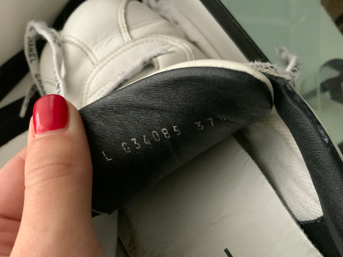 CHANEL logo pull tab lace-up sneakers trainers 2020 Size 37 1/2 UK 4.5 US 7.5. ladies