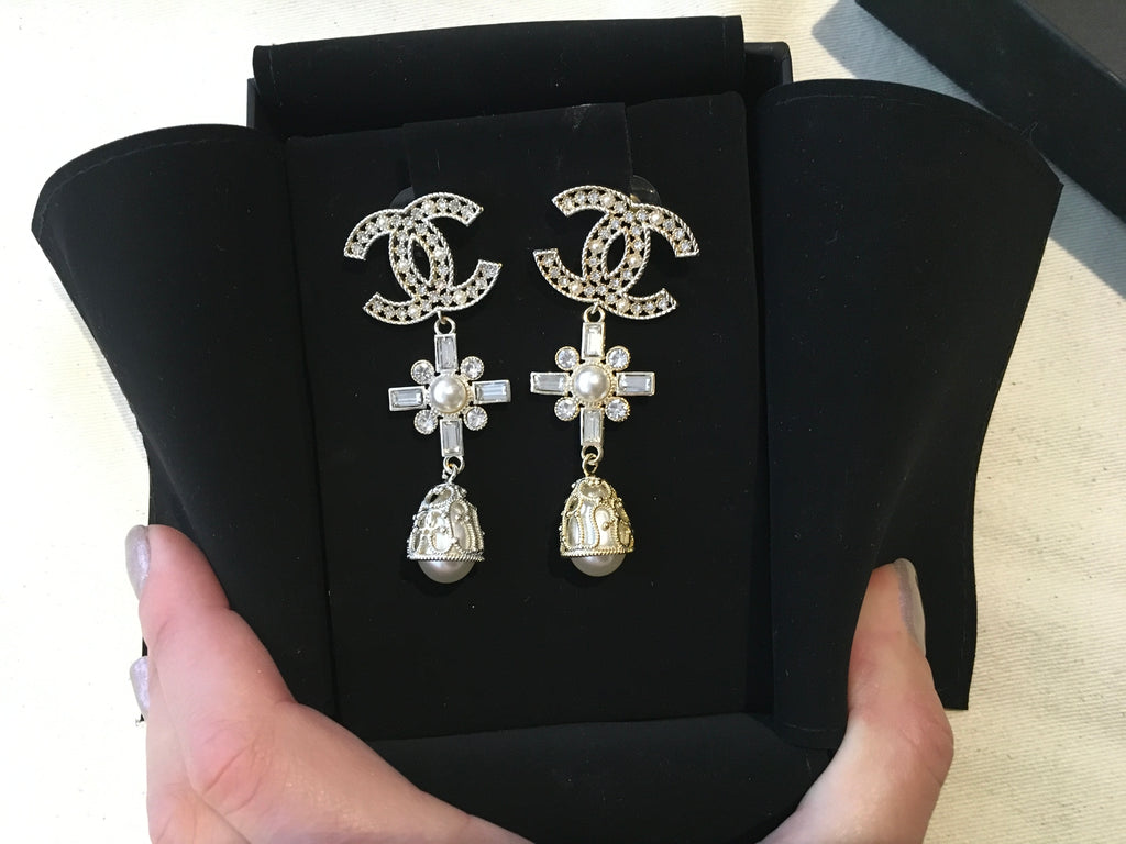 Chanel CC Limited Edition 2019 Pearl & Strass Drop Earrings ladies –  Afashionistastore